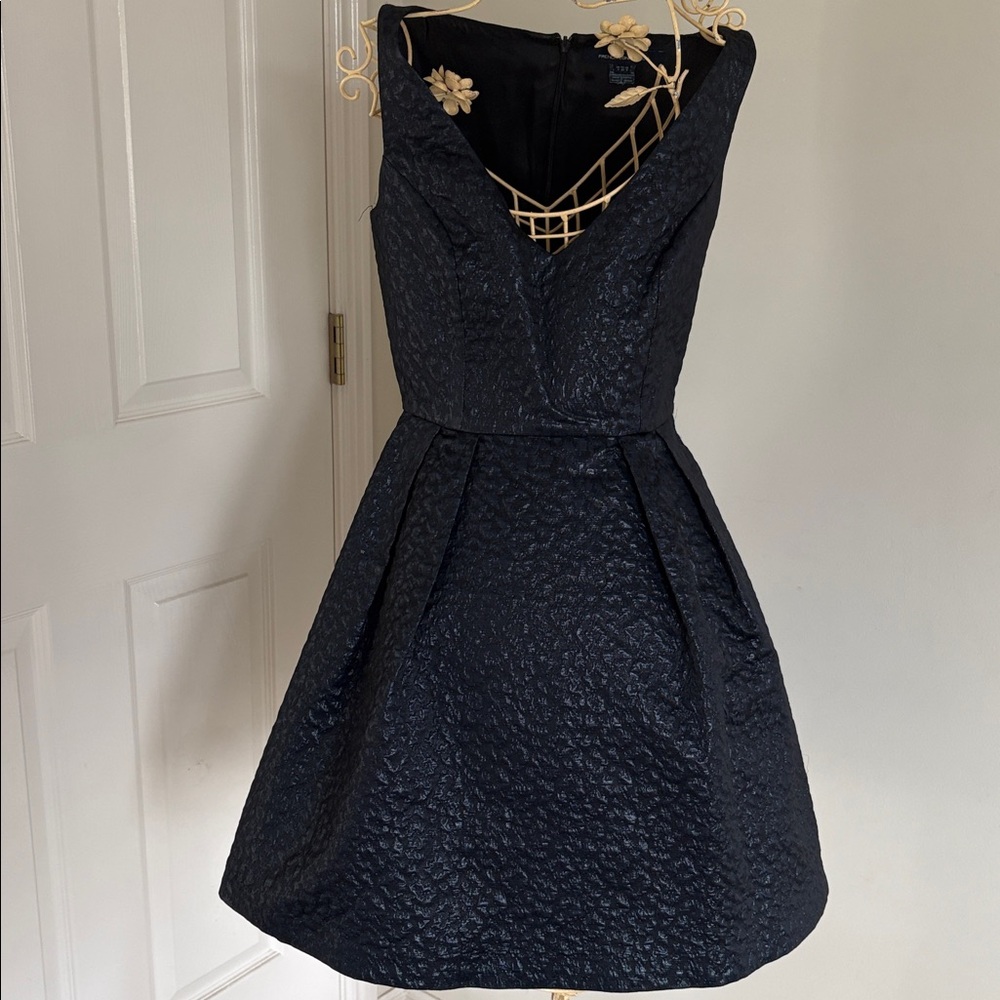 French Connection Leopard Spot Embossed Sleeveless Fit & Flare Dress Size XS.